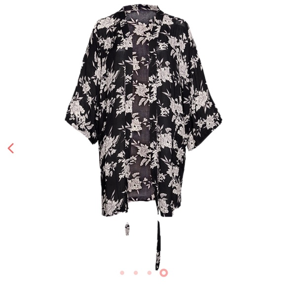 Colorful Kimono - Picture 2 of 3